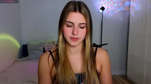 Snapshot of sophia_euphoria chatting on 28, 10, 2025 Sophia online show from 28, 10, 2025