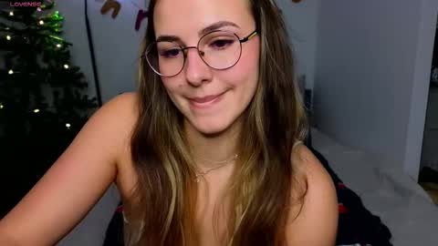 Snapshot of sophia_euphoria chatting on 19, 12, 2025 Sophia online show from 19, 12, 2025