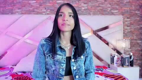 Sophia Paris online show from 5, 11, 2025