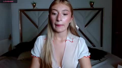 Snapshot of sophiaalee chatting on 10, 9, 2025 SophiaLee online show from 10, 9, 2025