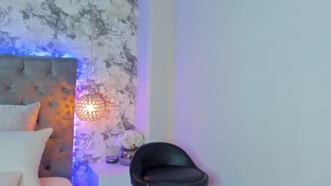 Sophi  online show from 7, 1, 2025