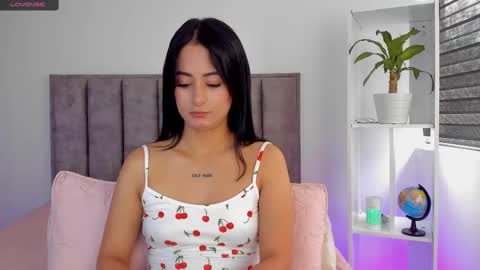 Snapshot of sophie_001 chatting on 6, 3, 2025 Sophie online show from 6, 3, 2025