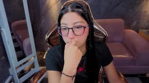 Snapshot of sophie_jones_b chatting on 4, 2, 2026 sophie_jones_b online show from 4, 2, 2026