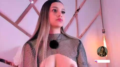 Snapshot of sophie_velvet18 chatting on 23, 2, 2026 Sophie online show from 23, 2, 2026