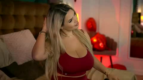Snapshot of sophieboobsx chatting on 19, 9, 2025 Sophie online show from 19, 9, 2025