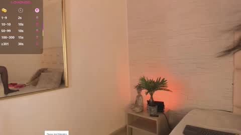 Snapshot of sophiecollins_1 chatting on 14, 10, 2025 Sophie online show from 14, 10, 2025