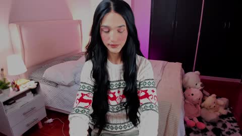 Snapshot of sophiecornett chatting on 17, 12, 2024    online show from 17, 12, 2024