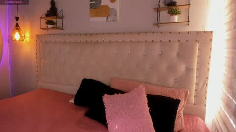 Sophie  online show from 7, 4, 2026