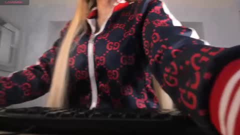 Sophie  Palmer online show from 18, 2, 2025