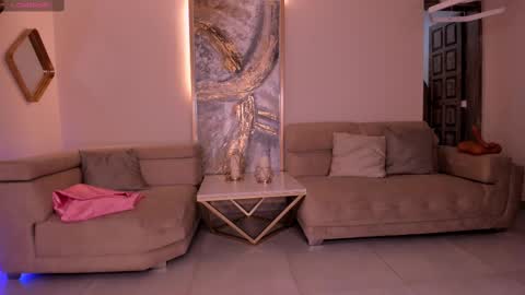 Sophie  Palmer online show from 9, 3, 2025