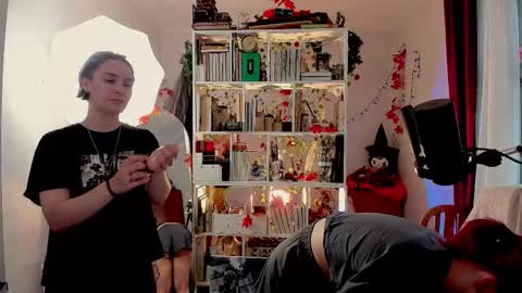 Snapshot of sova_energy chatting on 4, 11, 2025 Leah online show from 4, 11, 2025