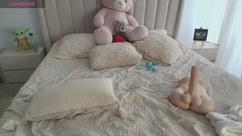 Adeline independent model online show from 25, 12, 2024