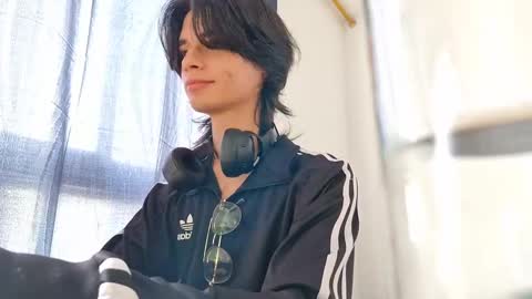 Snapshot of spaiseebuhnaanuh chatting on 6, 3, 2025 Roger online show from 6, 3, 2025