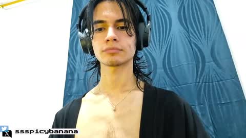 Snapshot of spaiseebuhnaanuh chatting on 8, 3, 2025 Roger online show from 8, 3, 2025