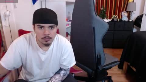 spanishcouple4255 online show from 19, 12, 2025