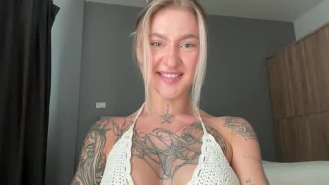 Snapshot of sparks__daisy chatting on 15, 11, 2025 DAISY online show from 15, 11, 2025