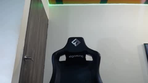 Snapshot of spartacus_cam chatting on 5, 2, 2025     online show from 5, 2, 2025