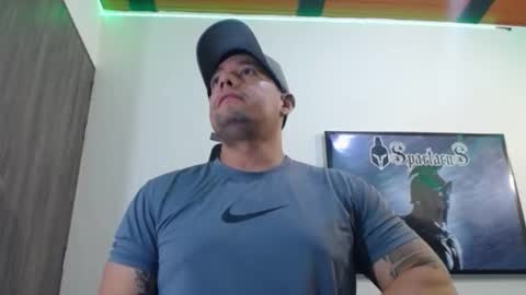 Snapshot of spartacus_cam chatting on 9, 10, 2025     online show from 9, 10, 2025