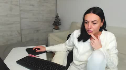 Snapshot of spicemint chatting on 12, 12, 2024 Carla online show from 12, 12, 2024