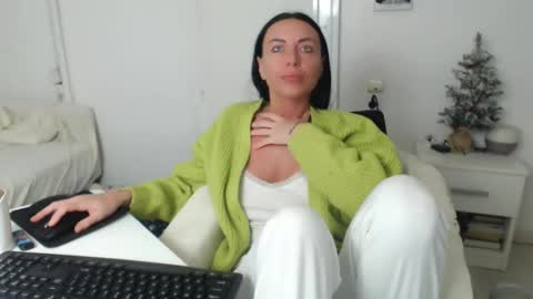 Snapshot of spicemint chatting on 30, 12, 2024 Carla online show from 30, 12, 2024