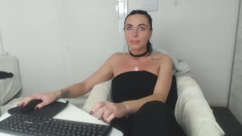 Snapshot of spicemint chatting on 10, 2, 2025 Carla online show from 10, 2, 2025