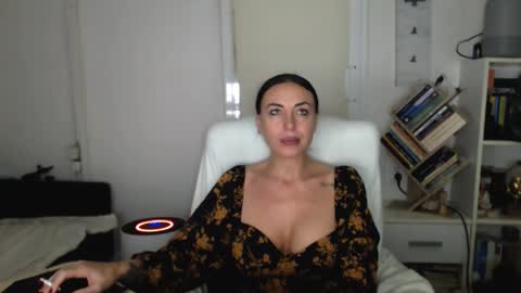 Snapshot of spicemint chatting on 18, 10, 2025 Carla online show from 18, 10, 2025