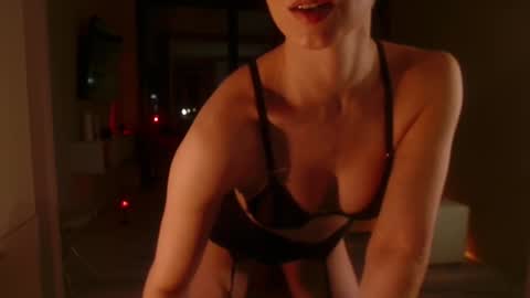 Elizabeth online show from 24, 10, 2025