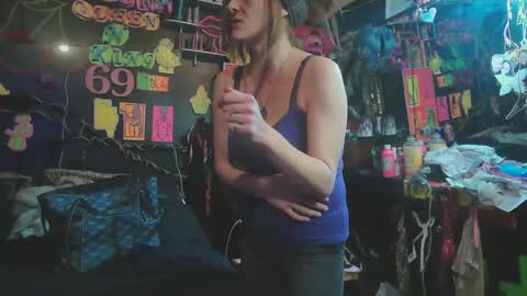 Snapshot of splashh_queen420 chatting on 6, 4, 2026 Daddy His Splash Queen online show from 6, 4, 2026