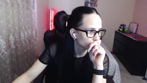 Tips are the best compliment to a woman online show from 19, 2, 2026