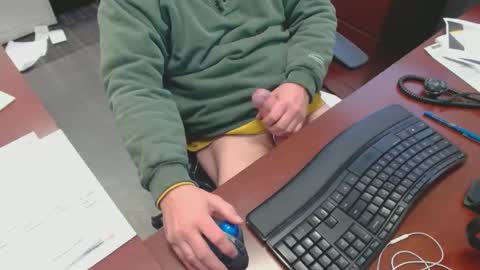 Snapshot of squirrelly82 chatting on 27, 12, 2024 make me cum c2c talk to me online show from 27, 12, 2024