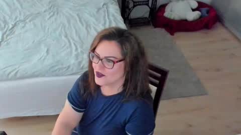 Snapshot of squirt_kimmm chatting on 12, 11, 2025 Kim online show from 12, 11, 2025