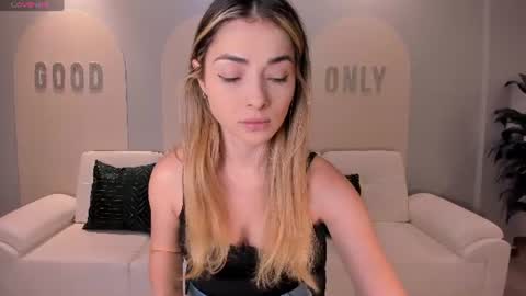 Stacy Woods online show from 16, 6, 2026
