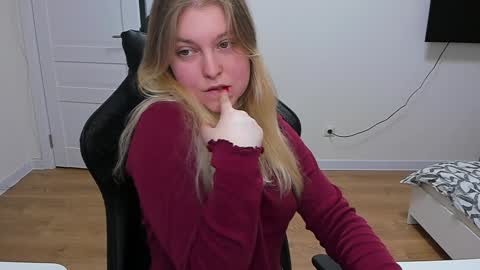 Snapshot of stacy_miraclee chatting on 3, 1, 2025 Stacy online show from 3, 1, 2025