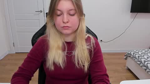 Snapshot of stacy_miraclee chatting on 4, 1, 2025 Stacy online show from 4, 1, 2025