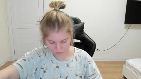 Snapshot of stacy_miraclee chatting on 4, 2, 2025 Stacy online show from 4, 2, 2025
