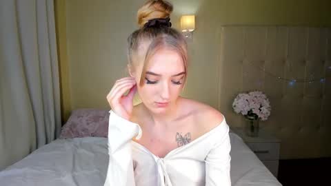 Snapshot of stacy_riiver chatting on 22, 2, 2025 Stacy Mon Tue Wed Thu Fri Sun GMT GMT 3 1000am - 0400pm  online show from 22, 2, 2025