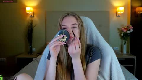 Stacy Mon Tue Wed Thu Fri Sun GMT GMT 3 1000am - 0400pm  online show from 19, 2, 2026