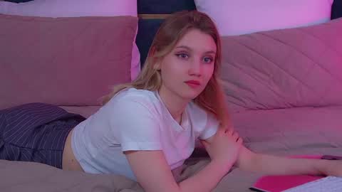 Snapshot of stacyevancesss chatting on 7, 5, 2026 StacyEvances online show from 7, 5, 2026