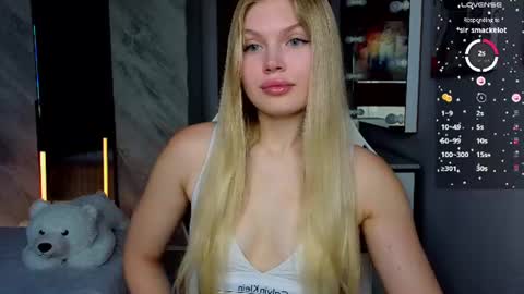 Snapshot of starlight_2004 chatting on 24, 7, 2026 Caroline online show from 24, 7, 2026