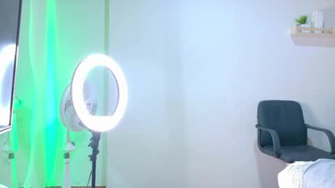Snapshot of starrmoon__ chatting on 25, 5, 2026 M O O N online show from 25, 5, 2026