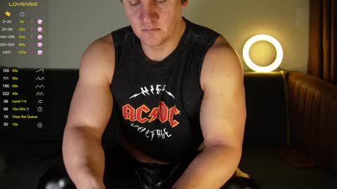 Snapshot of steevemuscle chatting on 31, 12, 2024 Steeve online show from 31, 12, 2024