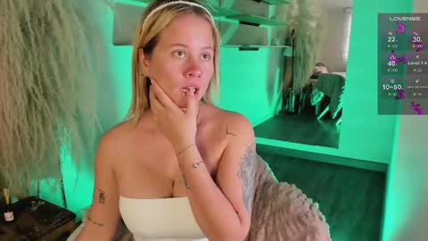 Stefanny   online show from 27, 2, 2025