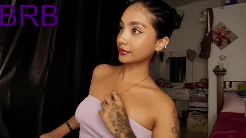 Im MiaIts my first day here  online show from 9, 10, 2025