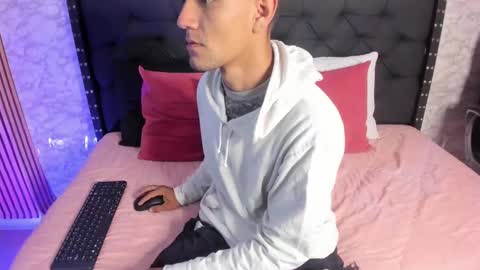 stefany_pablo1 online show from 20, 1, 2025