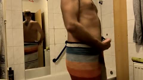 Snapshot of stenlyvrbich chatting on 16, 9, 2025 lee online show from 16, 9, 2025