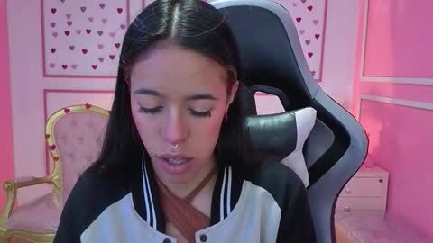 Stephania online show from 7, 10, 2025