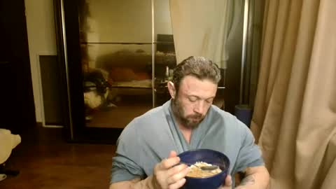 Snapshot of stevebulkzor chatting on 28, 10, 2025 Steve Oakenshield son of John son of Vasyl online show from 28, 10, 2025