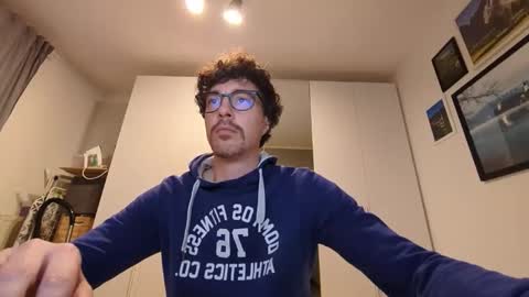 Snapshot of sti270452 chatting on 30, 10, 2025 Jenk online show from 30, 10, 2025