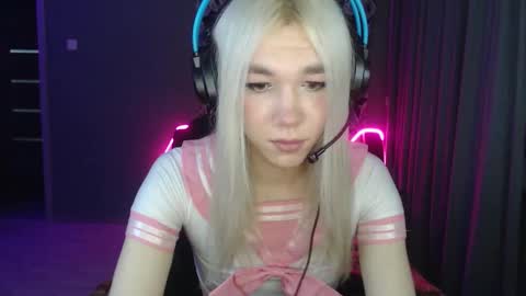 Snapshot of stiff_boys chatting on 28, 10, 2025 Steve online show from 28, 10, 2025