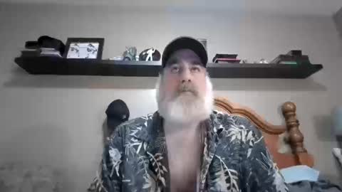 Snapshot of straightbear4you chatting on 14, 10, 2025 Straightbear4you online show from 14, 10, 2025